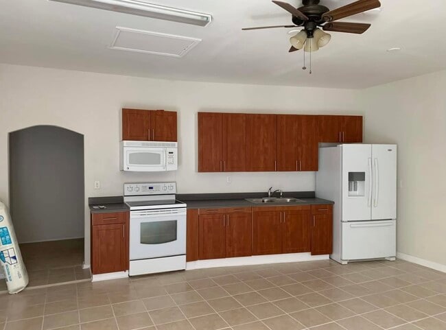 Building Photo - 6918 Heathers Way