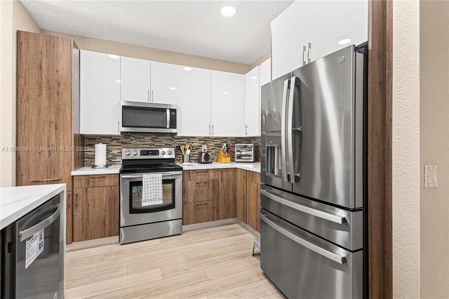 Building Photo - 1515 Winterberry Ln