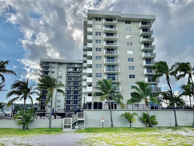 Building Photo - 9273 Collins Ave