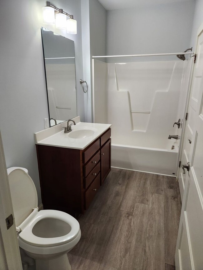 Building Photo - 2 Bedroom North Raleigh for rent