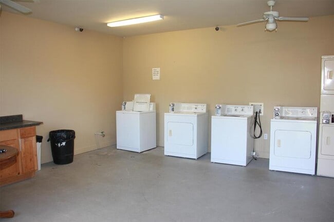 Building Photo - 42470 Barry Ct