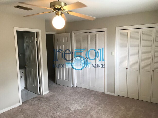 Building Photo - Pleasant Valley Condo