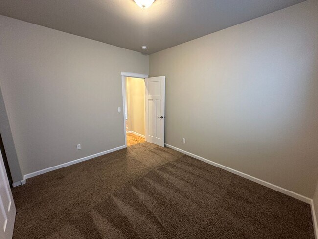 Building Photo - 9546 6th Way SE