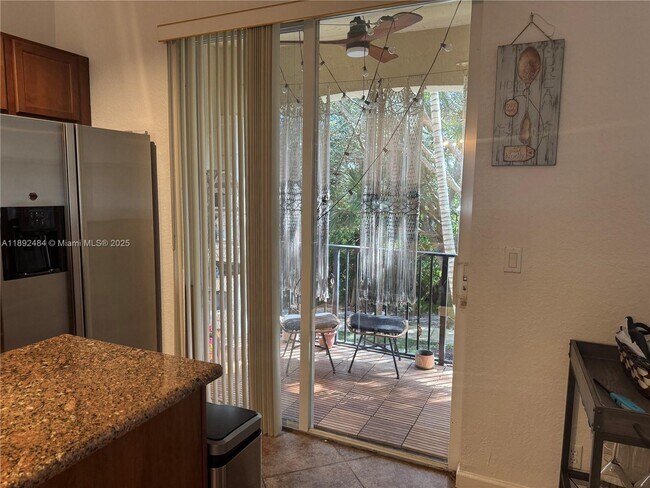 Building Photo - 3152 N Greenleaf Cir