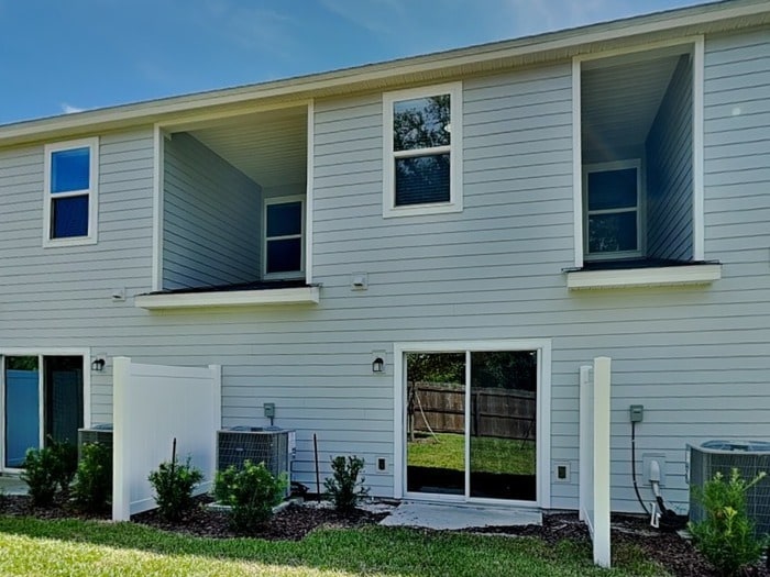 Building Photo - 594 Holly Lks Dr