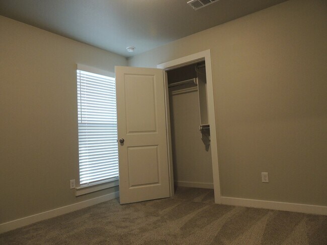 Building Photo - 6115 Appaloosa Ln