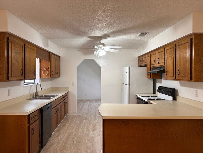 Building Photo - 562 Mush Bluff Rd