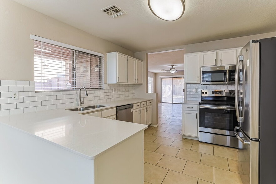 Building Photo - 2513 N 114th Ave