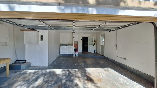 Building Photo - 175 Upper Colorado Dr