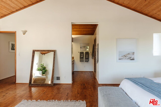 Building Photo - 4450 Alla Rd