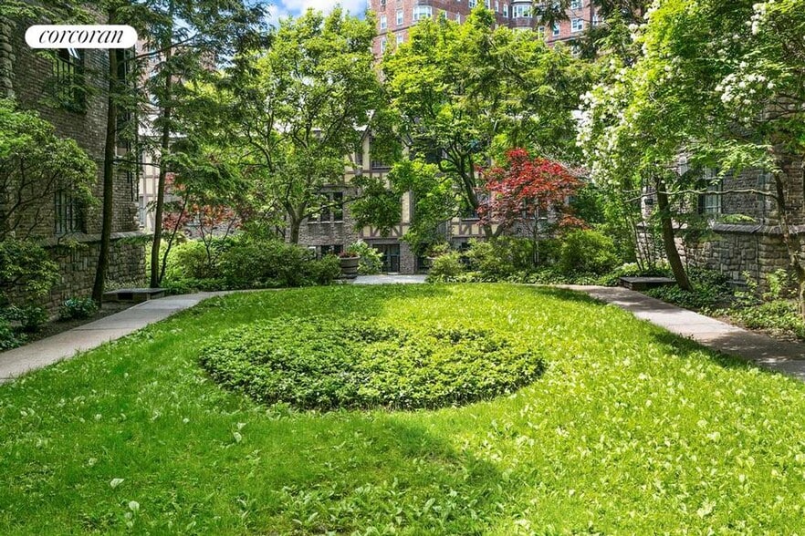 Building Photo - 116 Pinehurst Ave