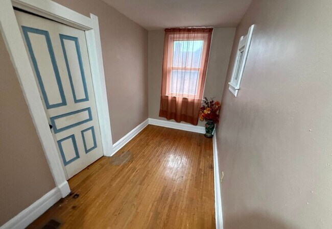 Building Photo - 3 Bed 1 Bath