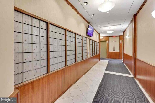 Building Photo - 900 N Stafford St