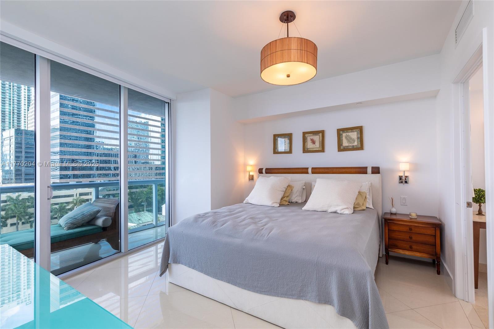 Building Photo - 495 Brickell Ave