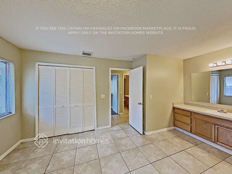Building Photo - 1360 Sterling Oaks Dr