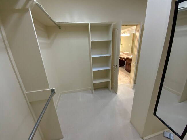 Building Photo - 123 Courts Ln