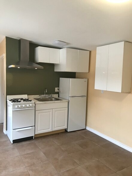 Building Photo - 16311 S Denver Ave