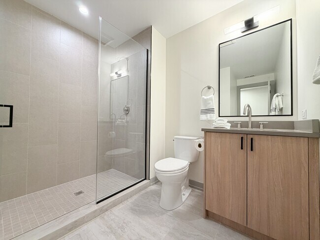 Building Photo - 1335 W Estes Ave