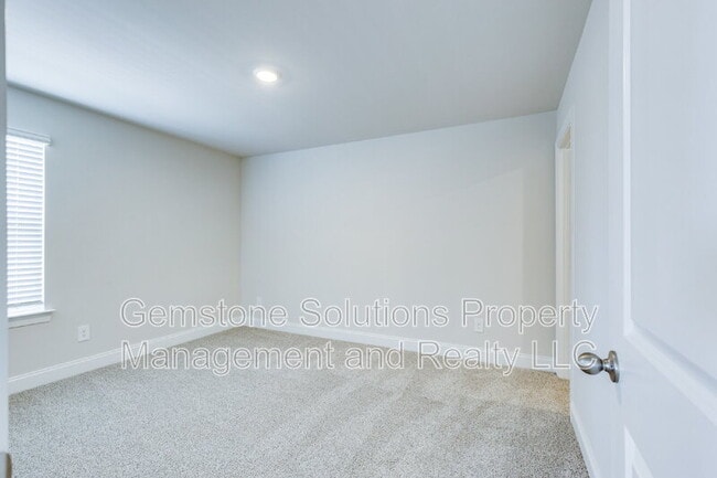 Building Photo - 204 Douglas Bend Rd