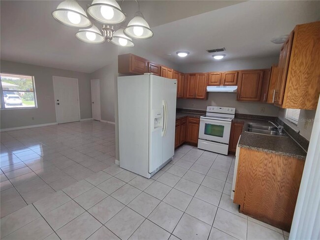Building Photo - 759 Maderia Ct