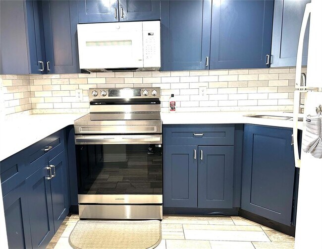 Building Photo - 500 N Osceola Ave