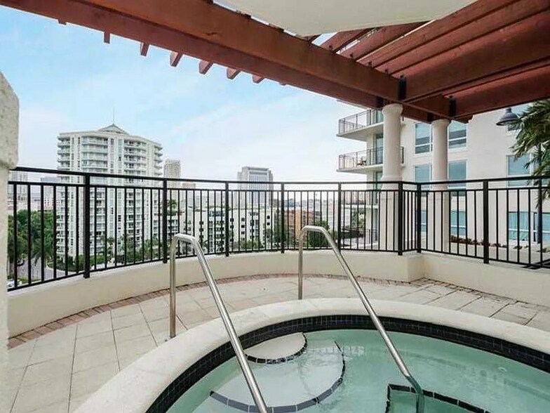 Building Photo - 600 W Las Olas Blvd