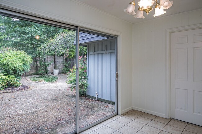 Building Photo - Colony Park Dr 3712/3714