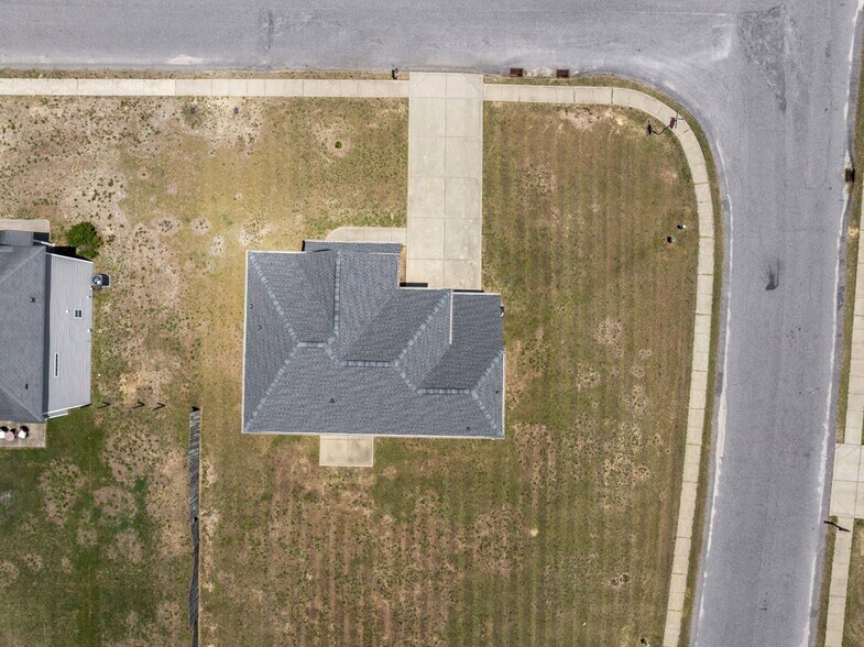 Building Photo - 121 Feathers Ln