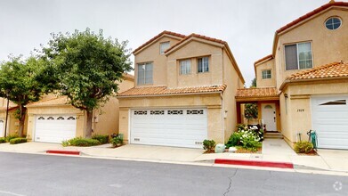 Building Photo - 4 Bedroom 2 1/2 bath two story townhome fo...