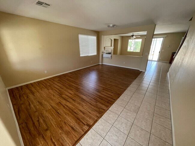 Building Photo - 2722 La Porte Ct