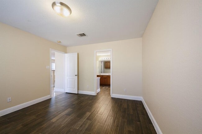 Building Photo - 3300 Etheredge Dr