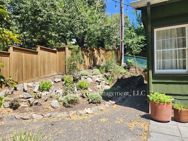 Building Photo - 3206 SW 13th Ave