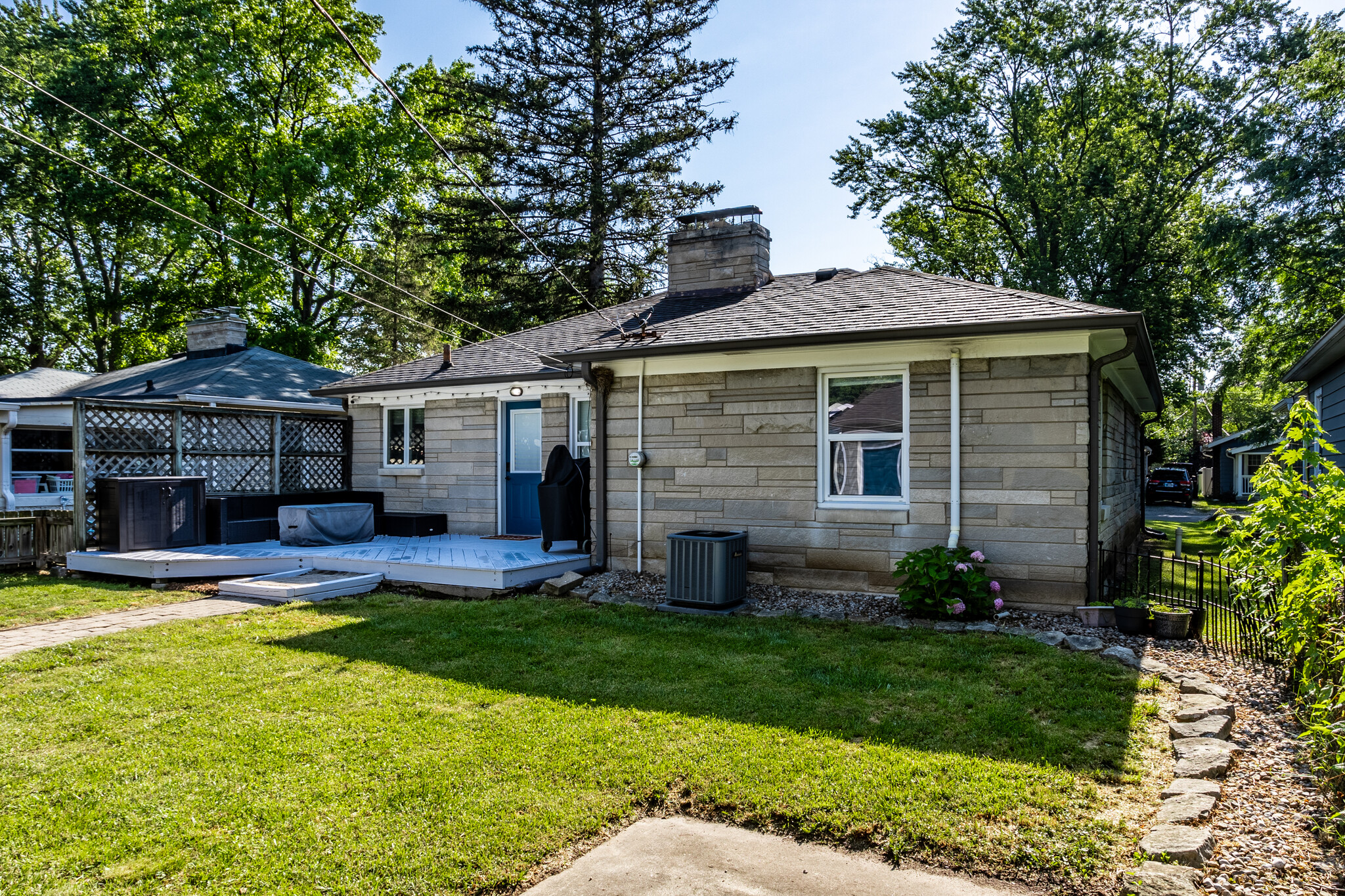 Building Photo - 5860 Primrose Ave