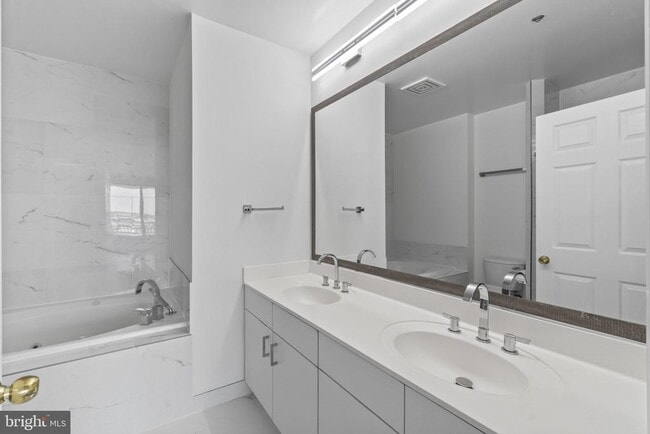 Building Photo - 100 Harborview Dr