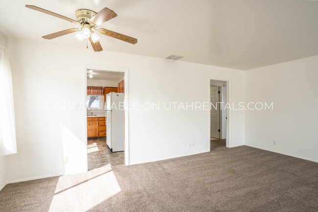 Building Photo - 742 E 200 N