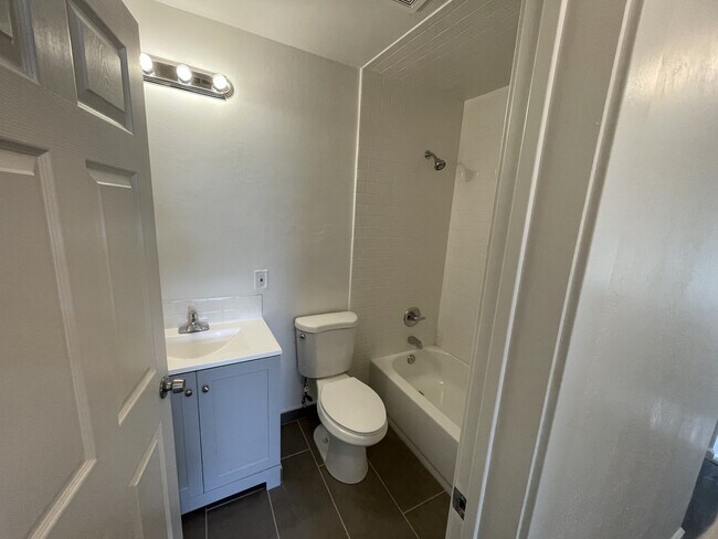 Building Photo - 620 Huskey Dr