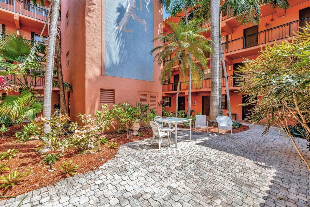 Building Photo - 640 Tennis Club Dr