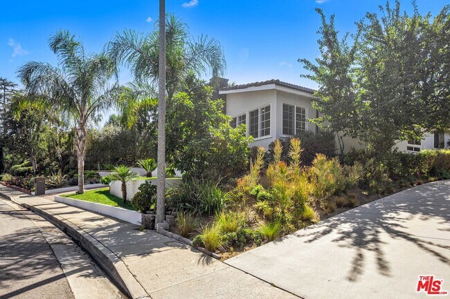 Building Photo - 8331 Skyline Dr