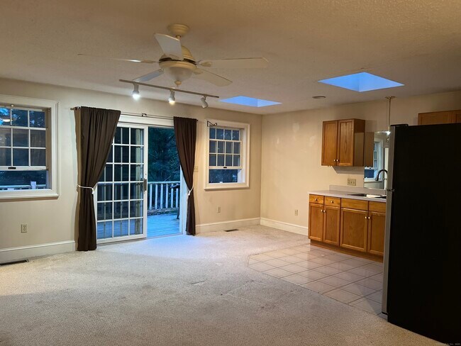 Building Photo - 243 Beach St