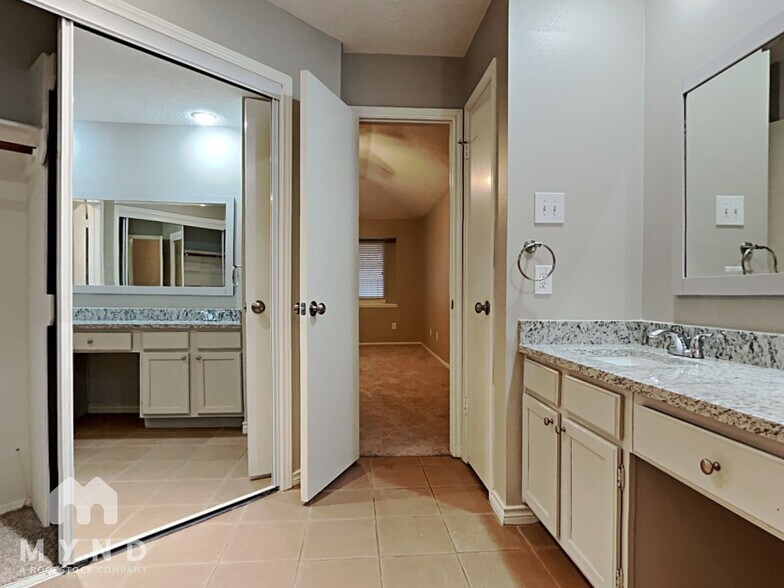 Building Photo - 3006 Avanti Ct