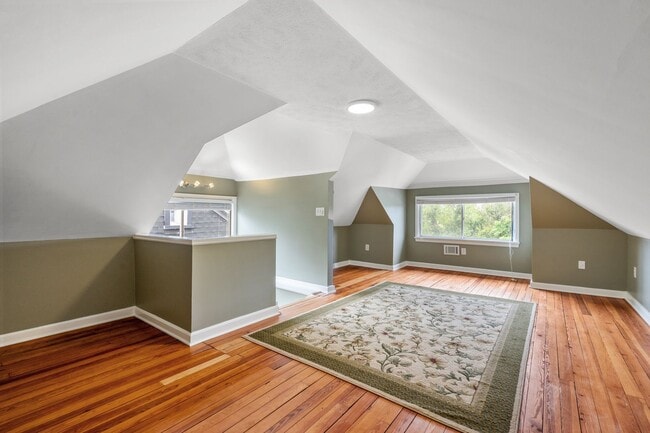 Building Photo - 638 Margaret St