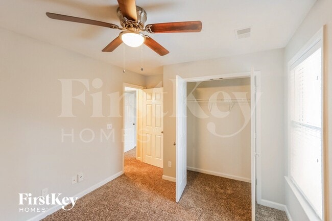 Building Photo - 146 Hickory Point Dr