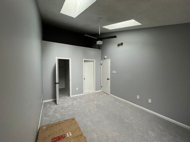 Building Photo - renovated 2-story Crestwood Condo! Situated in this great community is this wonderful 2-bedroom 1...