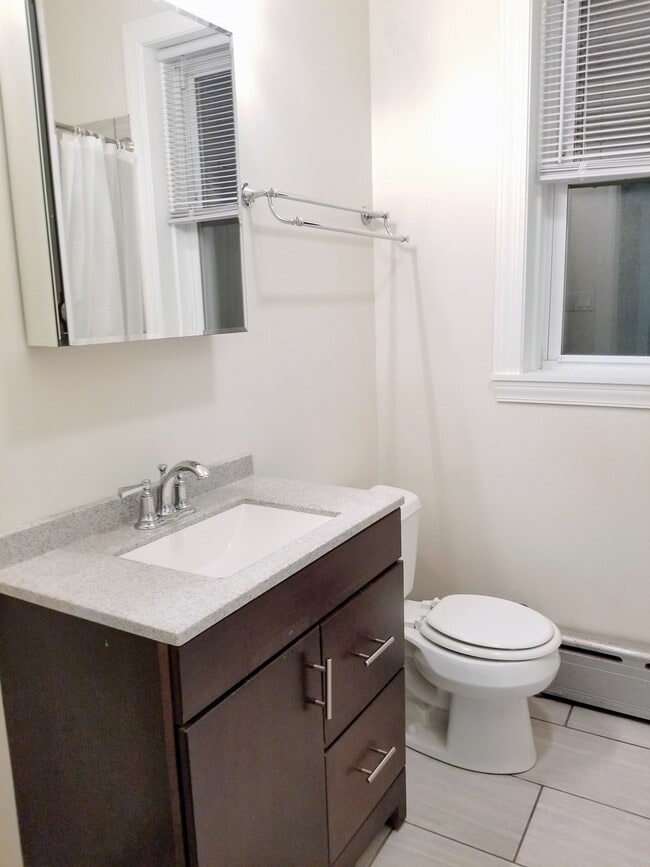 Building Photo - 1925 W Belle Plaine Ave