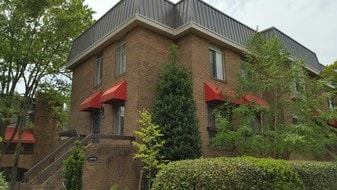 Pentagon City townhouse - 648 15th St S