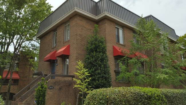 Pentagon City townhouse - 648 15th St S