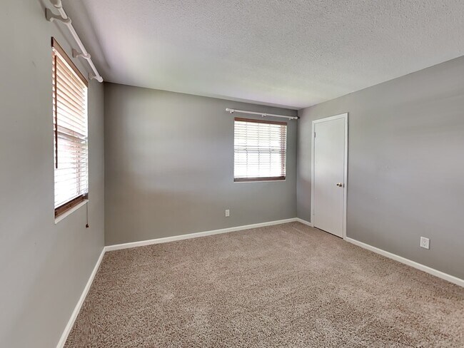 Building Photo - 1500 Gay Rd