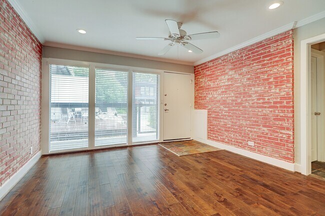 Building Photo - 1501 Hyde Park Blvd