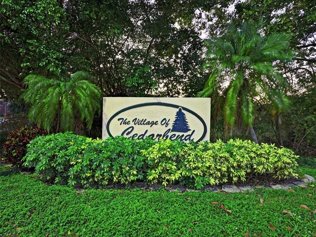 Building Photo - 5264 Cedarbend Dr