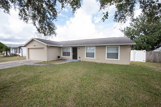 Building Photo - Cute 4/2 House In Buenaventura Lakes for Rent